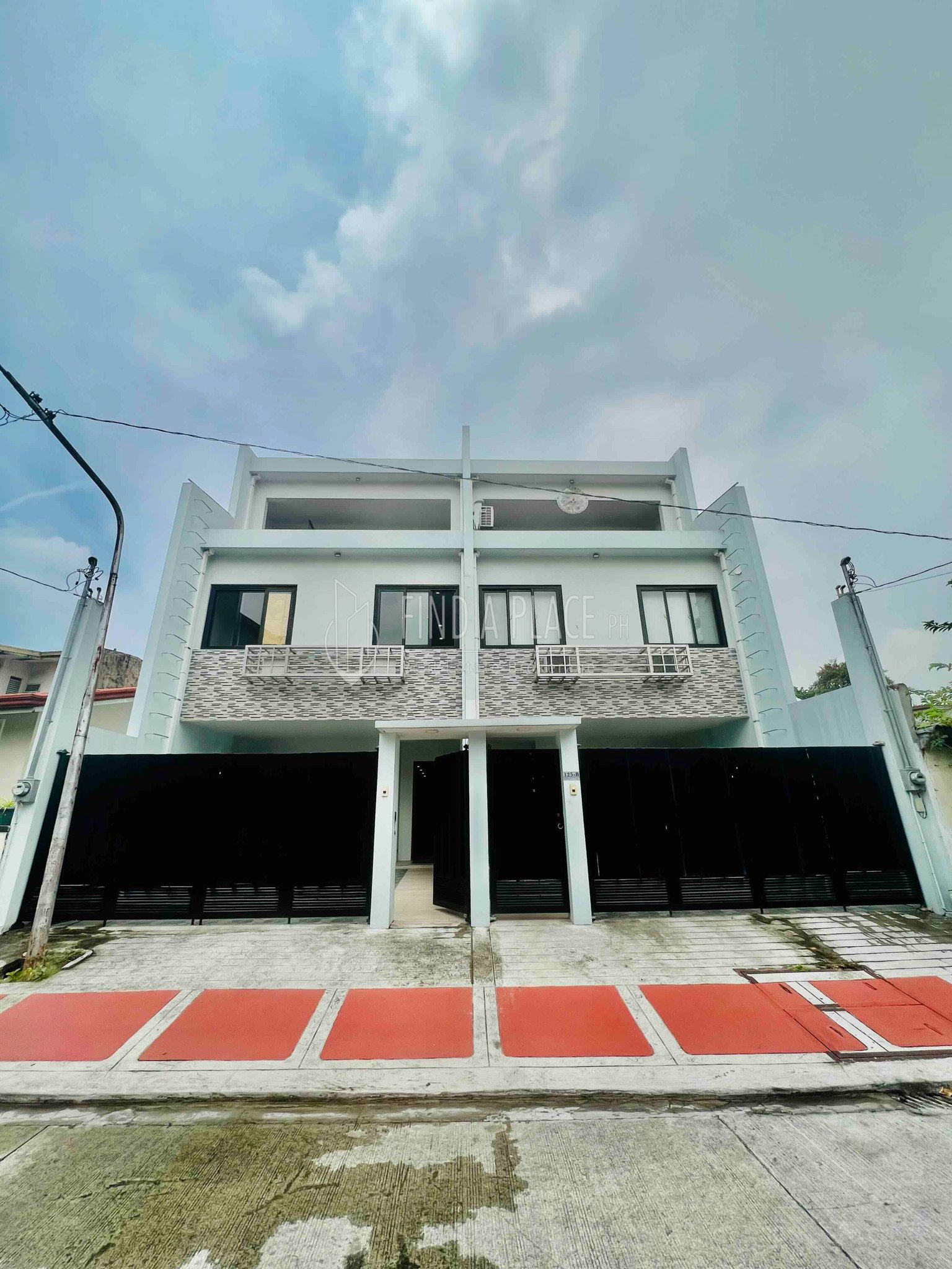FOR SALE NARANGHITA ST. PROJECT 2, QUEZON CITY Townhouse with 5 Bedrooms